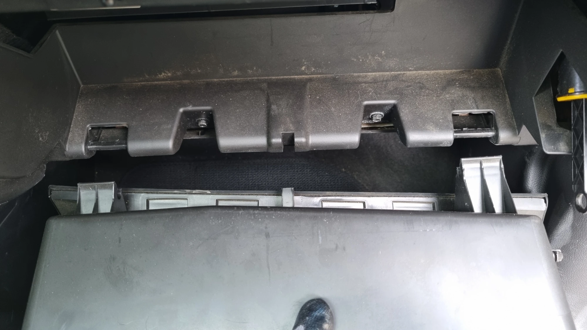 글로브박스 끼우는 방향