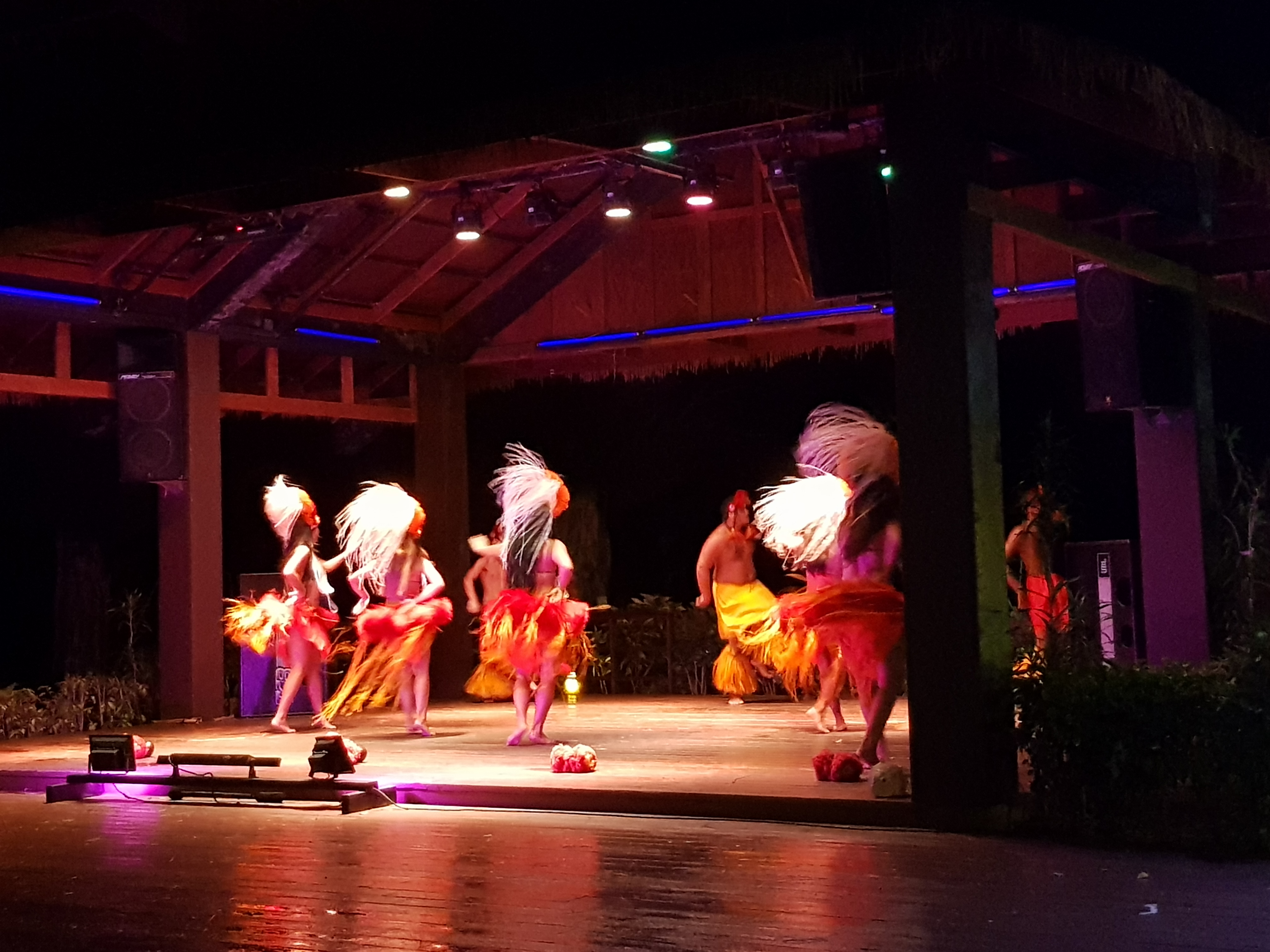 사이판 디너쇼 화려한 음악과 조명 그리고 춤