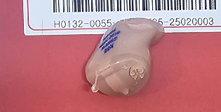 귀속형 보청기 사진입니다