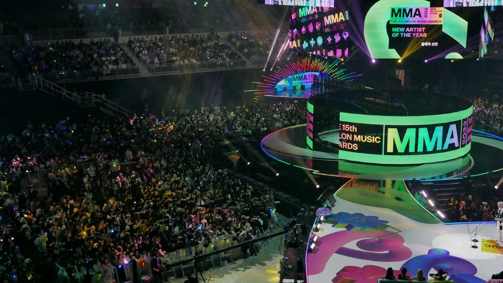 인스파이어 아래나 시야(플로어, 스탠딩 및 1, 2층)