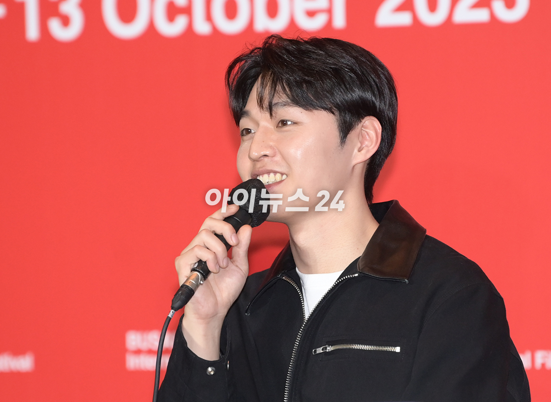 배우 주종혁이 4일 오후 부산 영화의전당에서 진행된 제28회 부산국제영화제(BIFF) 개막작 '한국이 싫어서'(감독 장건재) 기자회견에 참석하고 있다. [사진=정소희 기자]