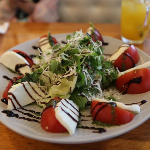 토마토카프레제샐러드