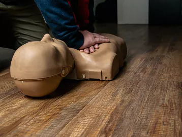 심폐소생술-순서-CPR-가슴-압박-위치