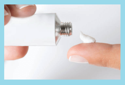 손가락-위-연고