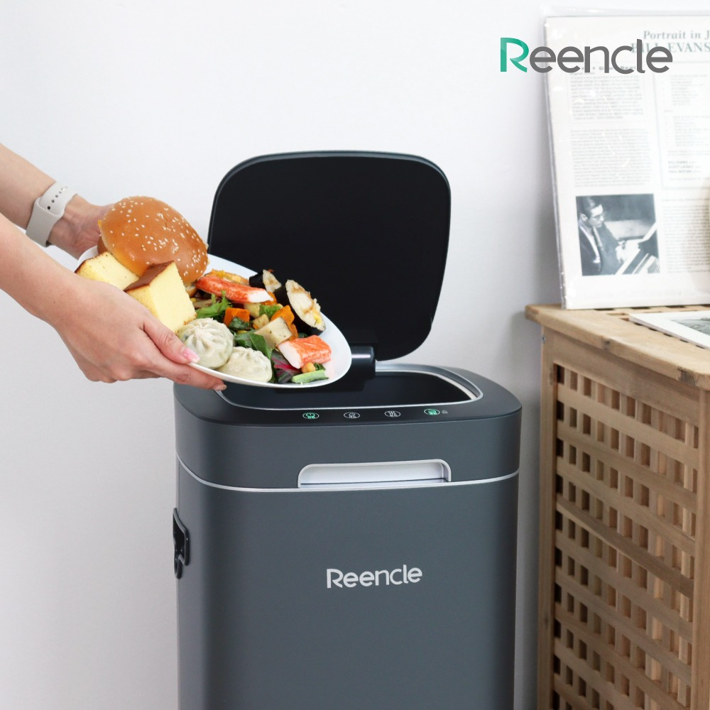 린클 음식물처리기 제품 사진 – 주방에 설치된 모습, 슬림한 디자인과 깔끔한 외관