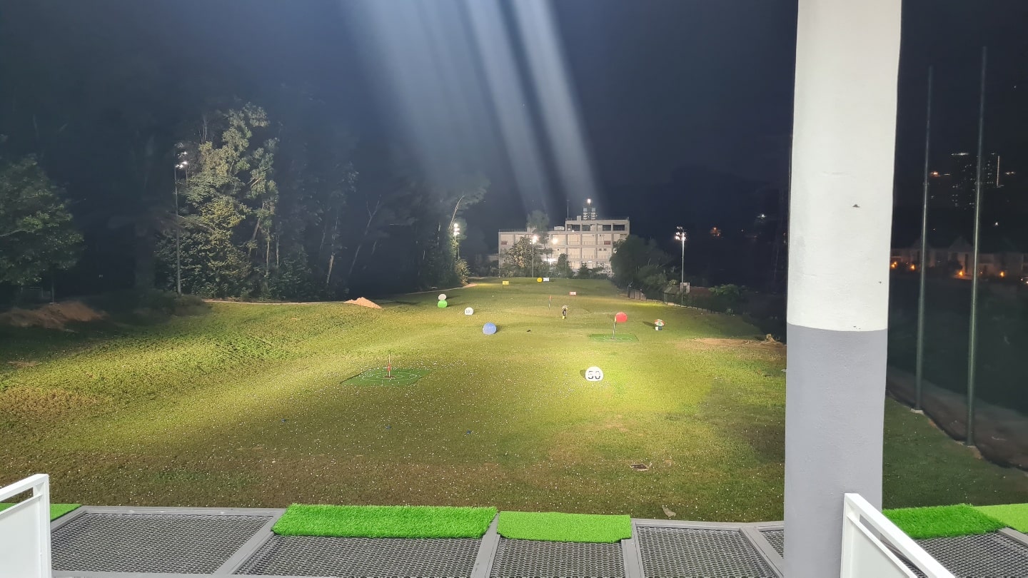 골프 연습장 정면 풍경