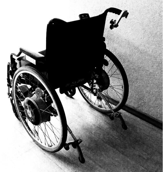 병원에 공용으로 사용하는 휠체어