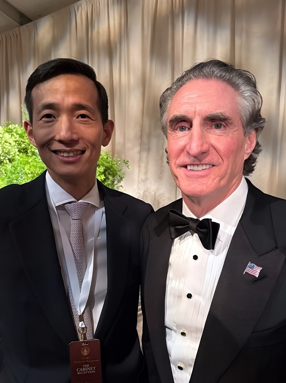 김동관 한화그룹 부회장과 더그 버검 내무부장관 지명자.