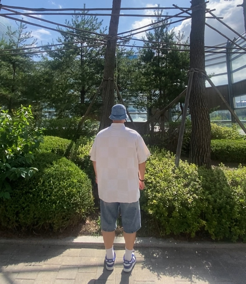 데일리룩('26. 7. 27.)루오에스펙 빈티지 버킷햇 벙거지, 반스 케슬러 체커보드 우븐 반소매셔츠, 디미트리블랙 버뮤다 데님팬츠, 나이키양말, 나이키 덩크 로우 레트로 콩코드