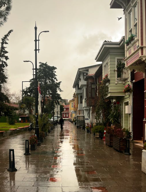 &quot;봄비 맞으며 떠나는 여행, 이렇게 다녀오면 낭만 200%&quot;