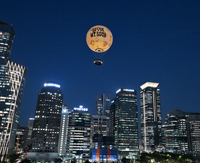 밤의 서울달 열기구 풍경