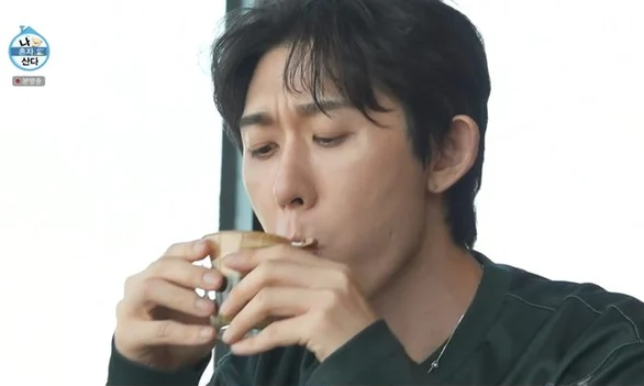 커피 음미하는 코쿤