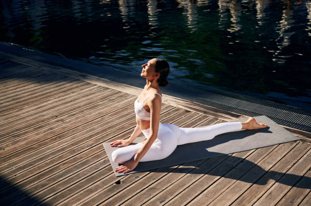 명상, 요가, 심호흡과 같은 이완 기법을 활용하여 스트레스를 효과적으로 관리하는 것이 중요하다.