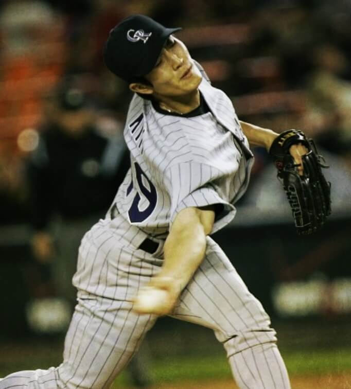 피칭하는-김병현-선수