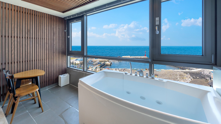 바다가 보이는 제주 애월 펜션 오션뷰 프레임스파빌