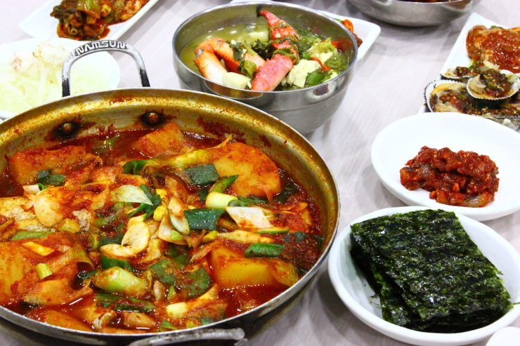 전남 여수 우리 캠핑 왔어요 취향 다른 부부의 알콩달콩 캠핑 간장게장 돌게장 양념게장 게장, 갈치 조림 맛집 추천