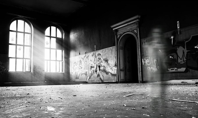 검은 빈 집 사진