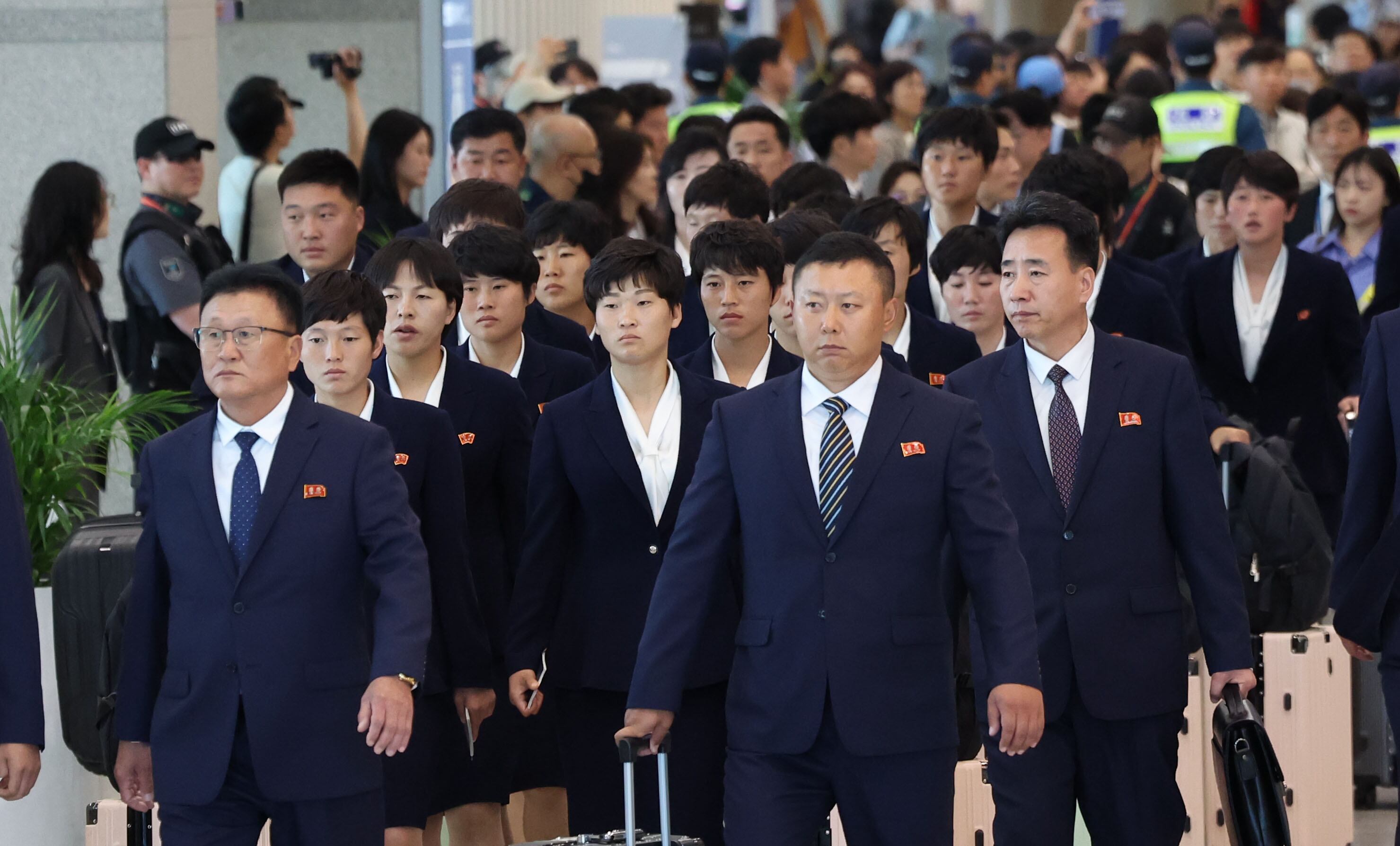 내고향여자축구단 입국: 8년 만의 전격 방남! AWCL 수원FC위민 남북 빅매치 일정, 역대 전적 및 관전 포인트 총정리