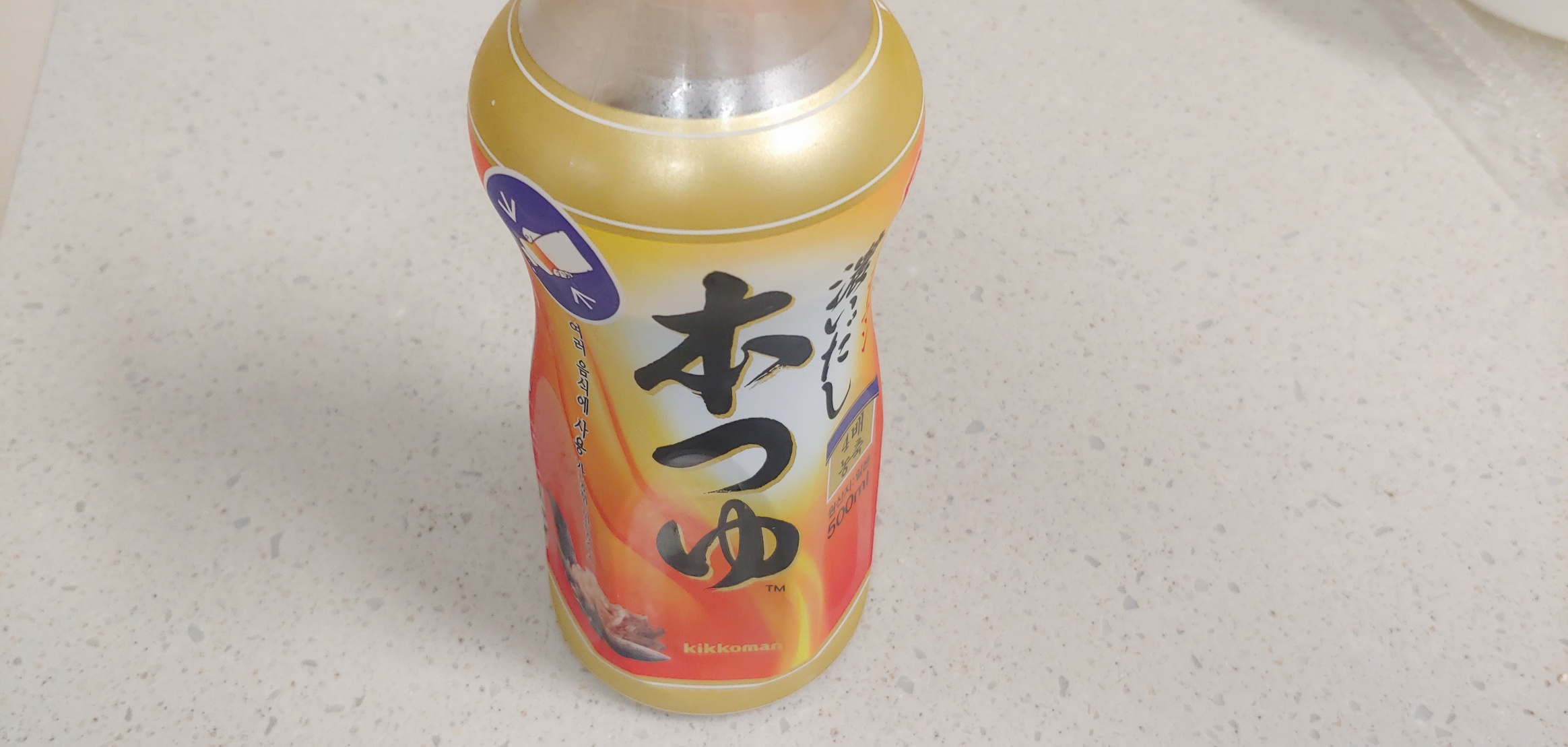 제가 사용하는 혼쯔유입니다. 그냥 먹으면 향이 진하고 맛이 텁텁한데, 그래서 더 스키야키에 어울립니다.