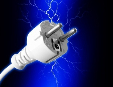 전기플러그에-전기가-세어-나오고있다