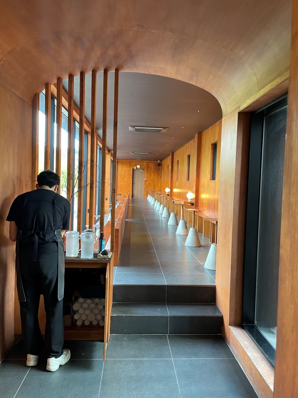 강릉-카페-툇마루-매장-1층-모습