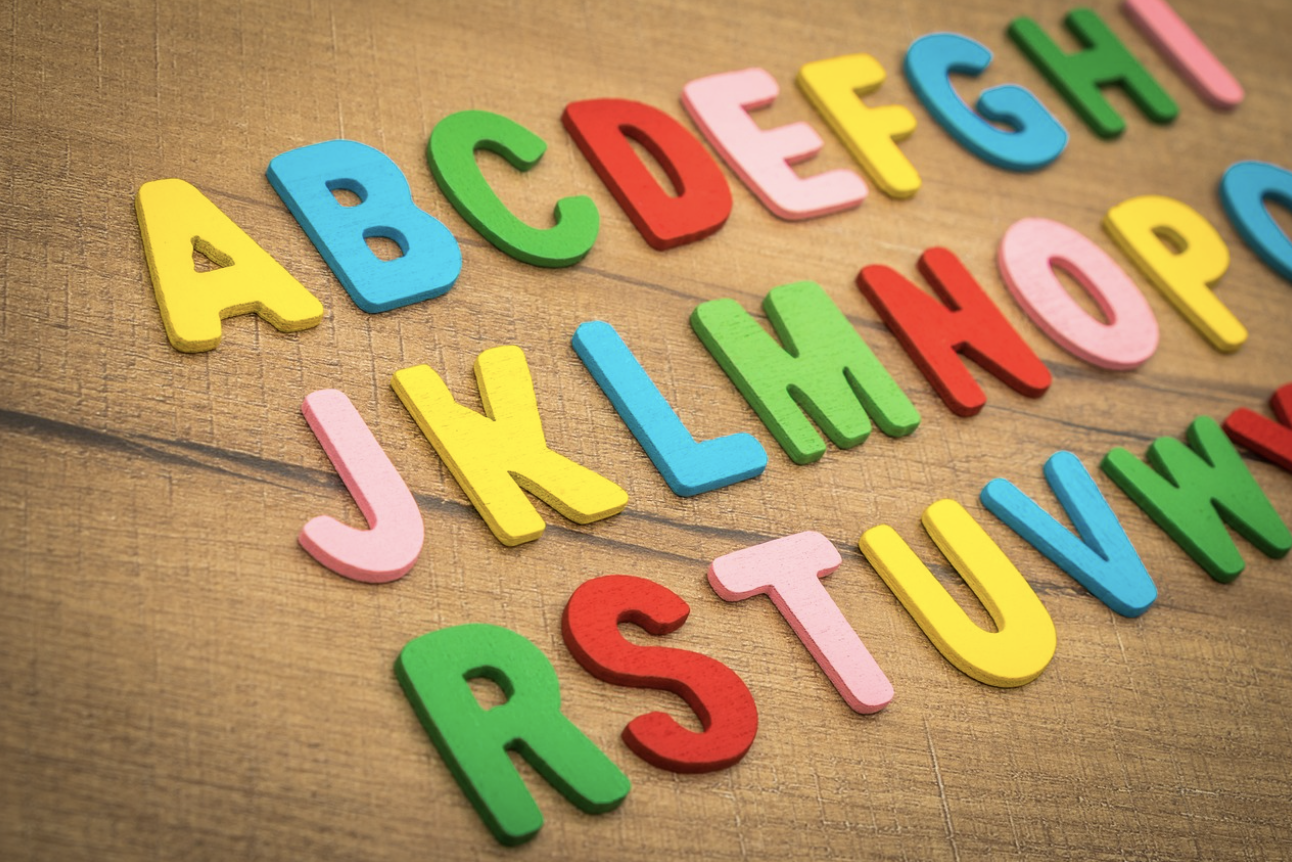 아기의 첫 언어, 두 개 이상이 기본이 될까? – 다중 언어 환경에서의 언어 발달