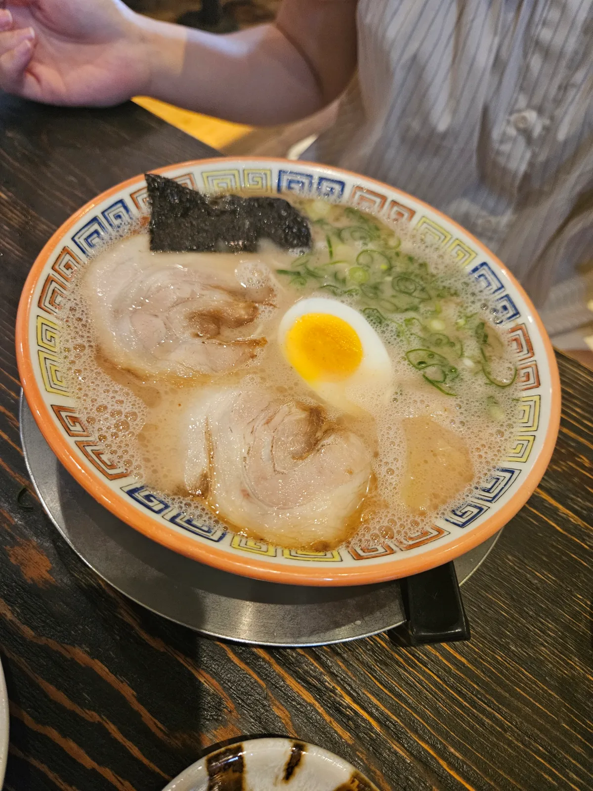 반숙이-떠있는-돈코츠라멘