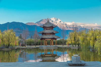 Banyan Tree Lijiang 은 전통 나시족의 목조건축 양식을 반영해 설계되었고, 내부는 설산이 보이는 구조로 설계되어 ‘풍경 속에서 사는 경험’ 을 제공합니다.