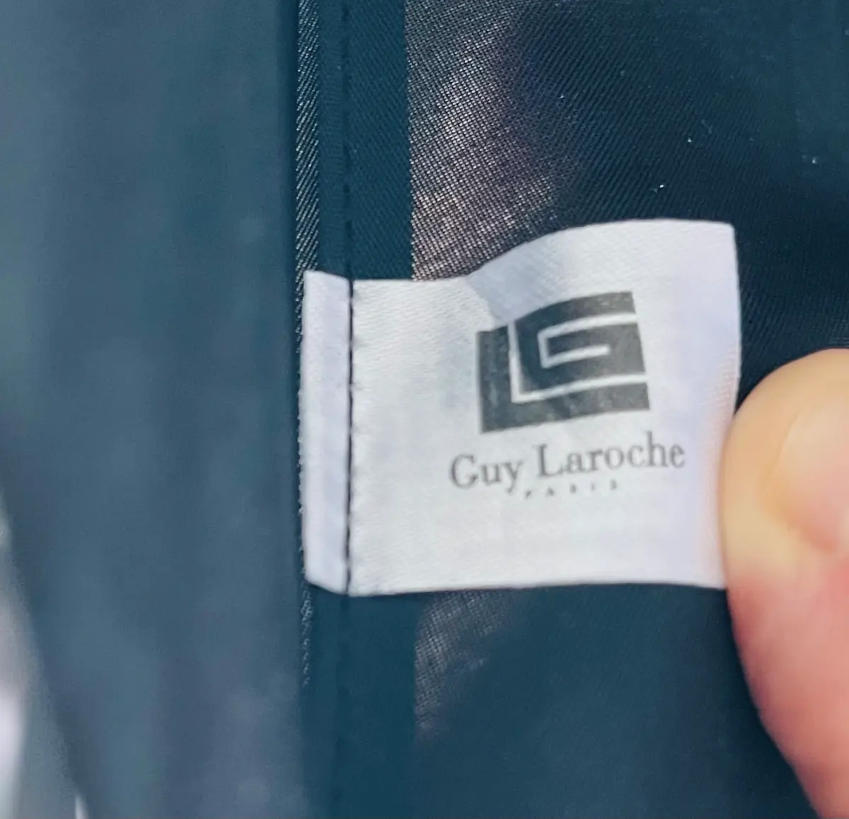 기라로쉬 상표를 보여주는 모습