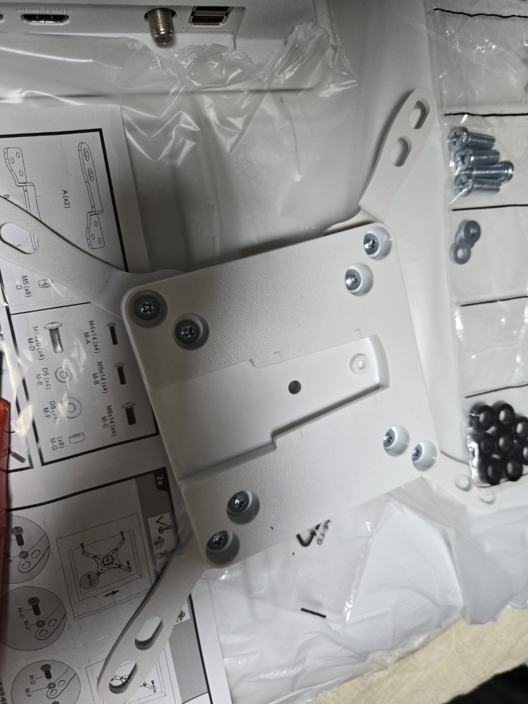 티브이-후면-배사홀-조립