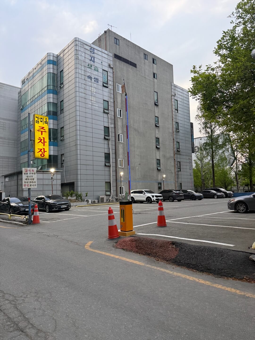 야탑 감미옥 외부 주차장 모습