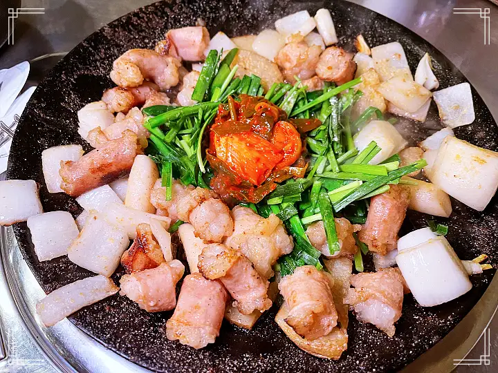 강남역 가게 곱창 구이 마늘 가루 눈 내린 곱창 대파김치 맛있으면 0칼로리 맛집 추천