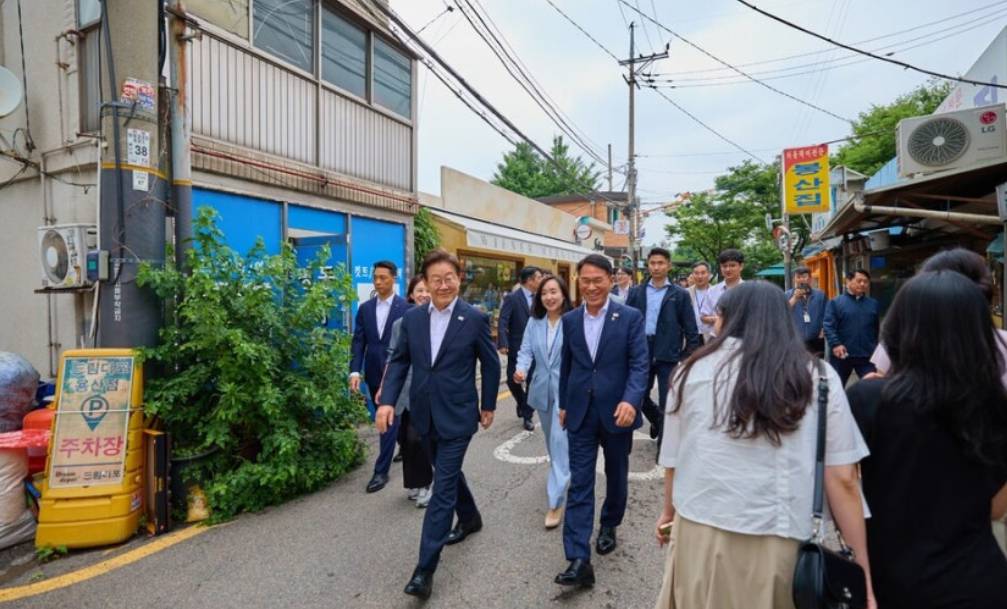 이재명 대통령 직무 긍정 평가 64%…취임 20일 만에 지지율 상승