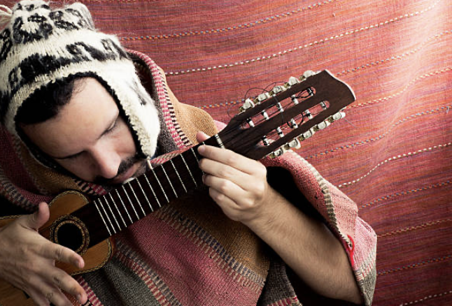 [차랑고]페루의 차랑고(Charango): 안데스 산맥의 소리를 담다