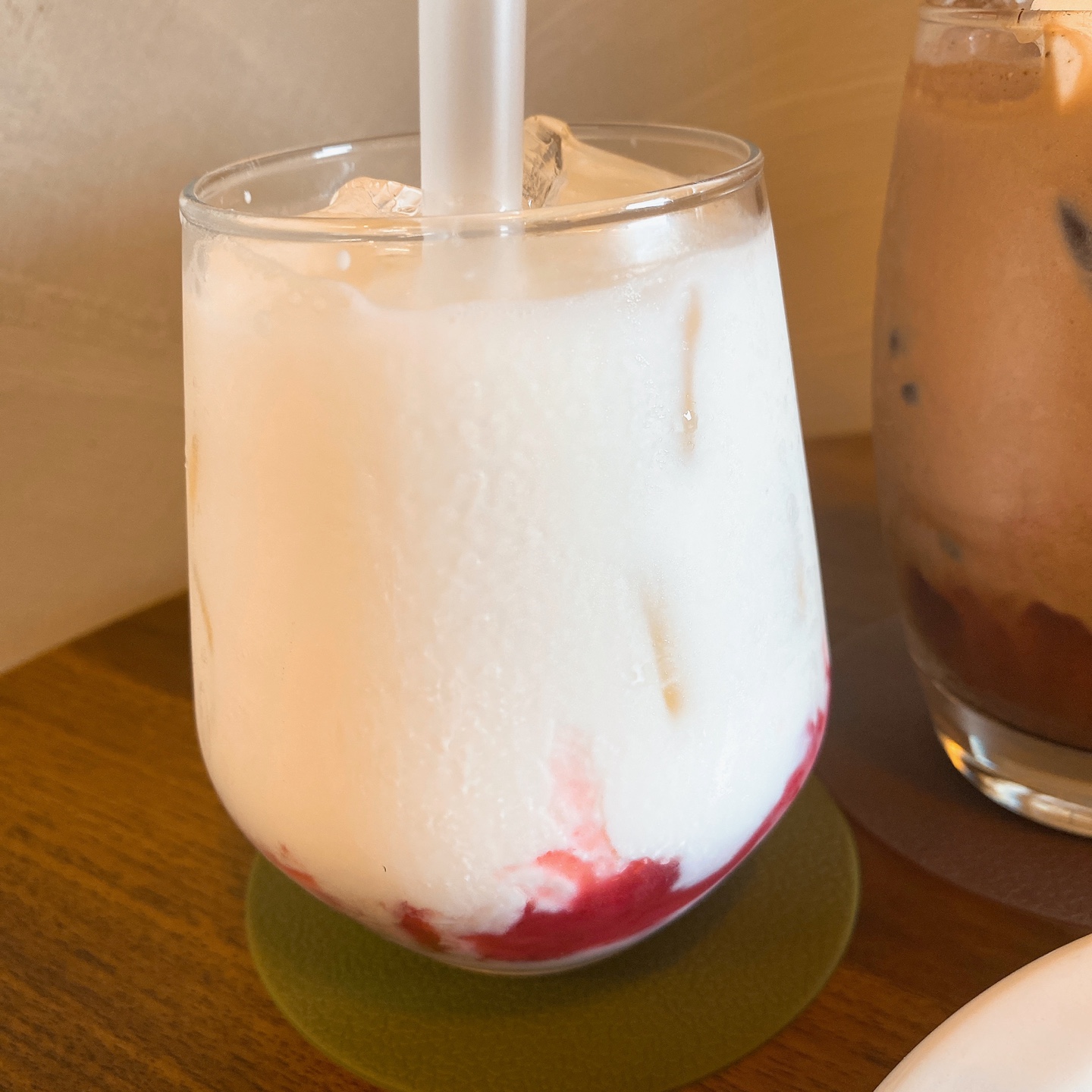 제주 서귀포 성산 혼인지 돌창고 개조 돌집 카페 고요히