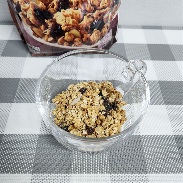 컵과 그래놀라