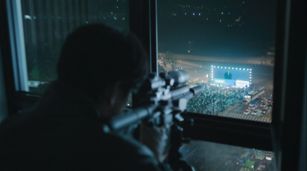 총을 겨누고 있는 모습