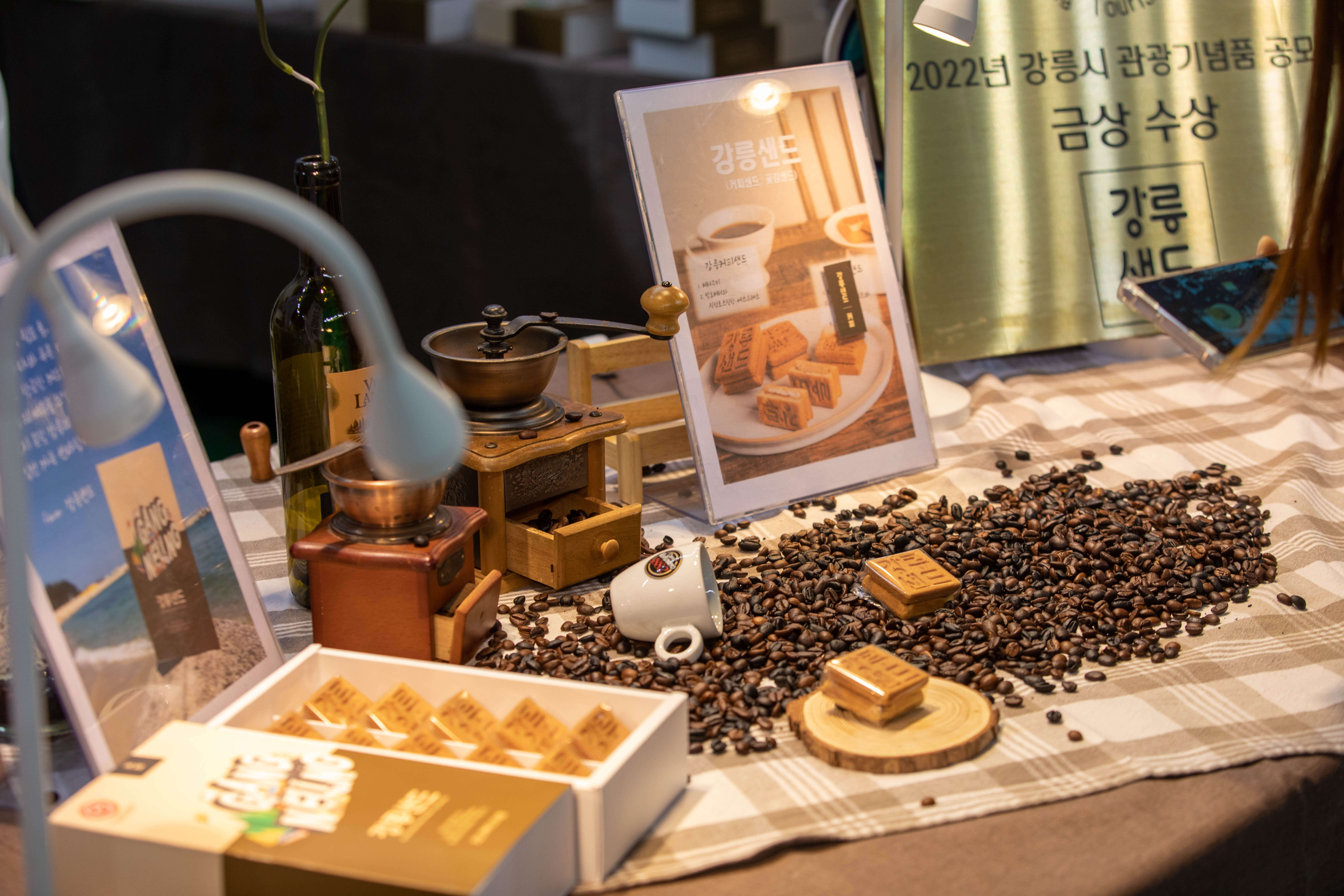 강릉커피축제 커피 축제 2024 강릉커피축제 커피 문화 강릉 커피 거리 커피 어워드 커피 체험 프로그램 인문학과 커피 강릉 커피 마켓 커피 관련 행사 강릉 주차 정보 커피 애호가 커피 산업 지역 경제 활성화 커피 관련 업체 핸드드립 커피 커피 로스팅 체험 강릉 관광 커피 역사 커피 철학