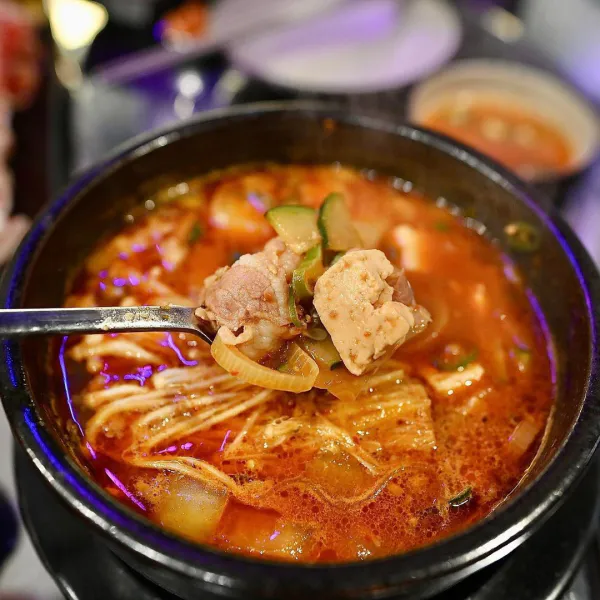 가격파괴 Why 4900원 닭곰탕 국내산 5900원 돼지김치찌개