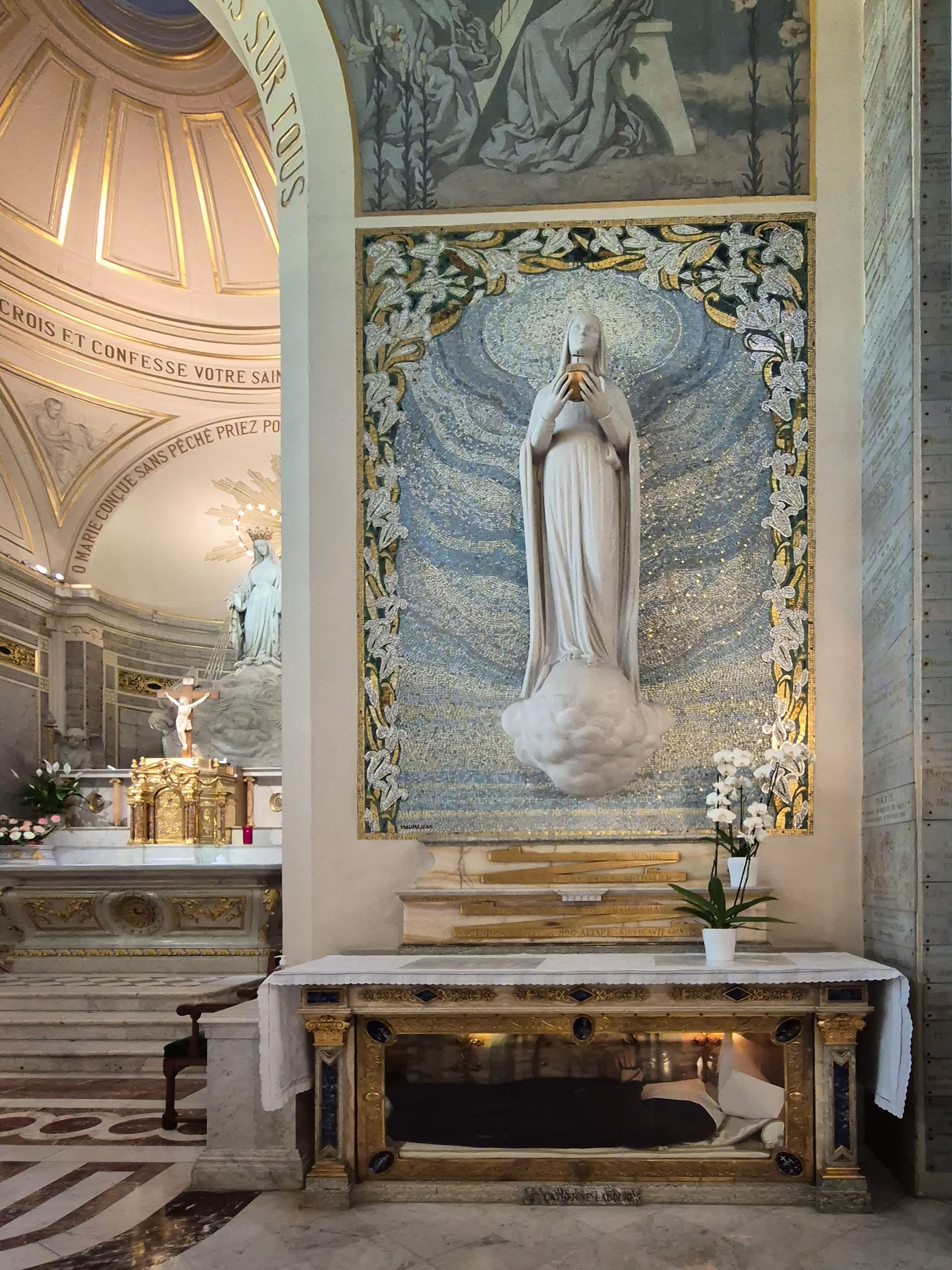 성모발현지 파리 기적의 메달 성당 안 가타리나 라부레(Catherine Labouré) 성녀 무료 이미지