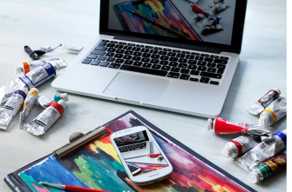 휴대폰과 연결 앱 사진 탭에서 사진을 PC 바탕화면으로 드래그하여 복사하는 화면