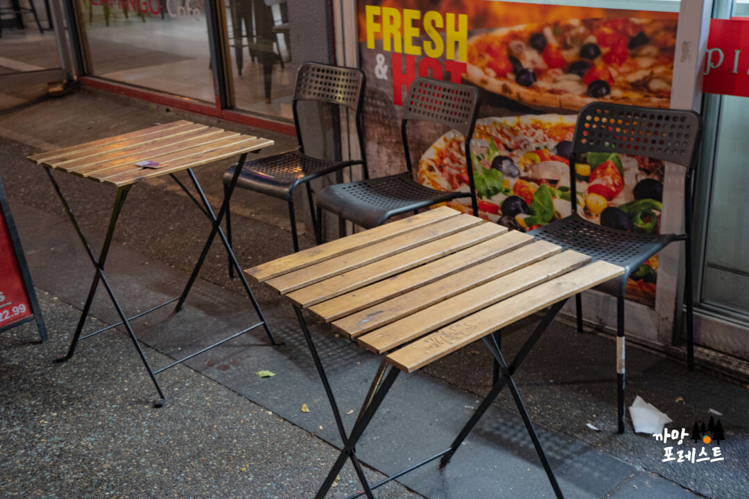 캐나다 밴쿠버 거리 피자 야외석