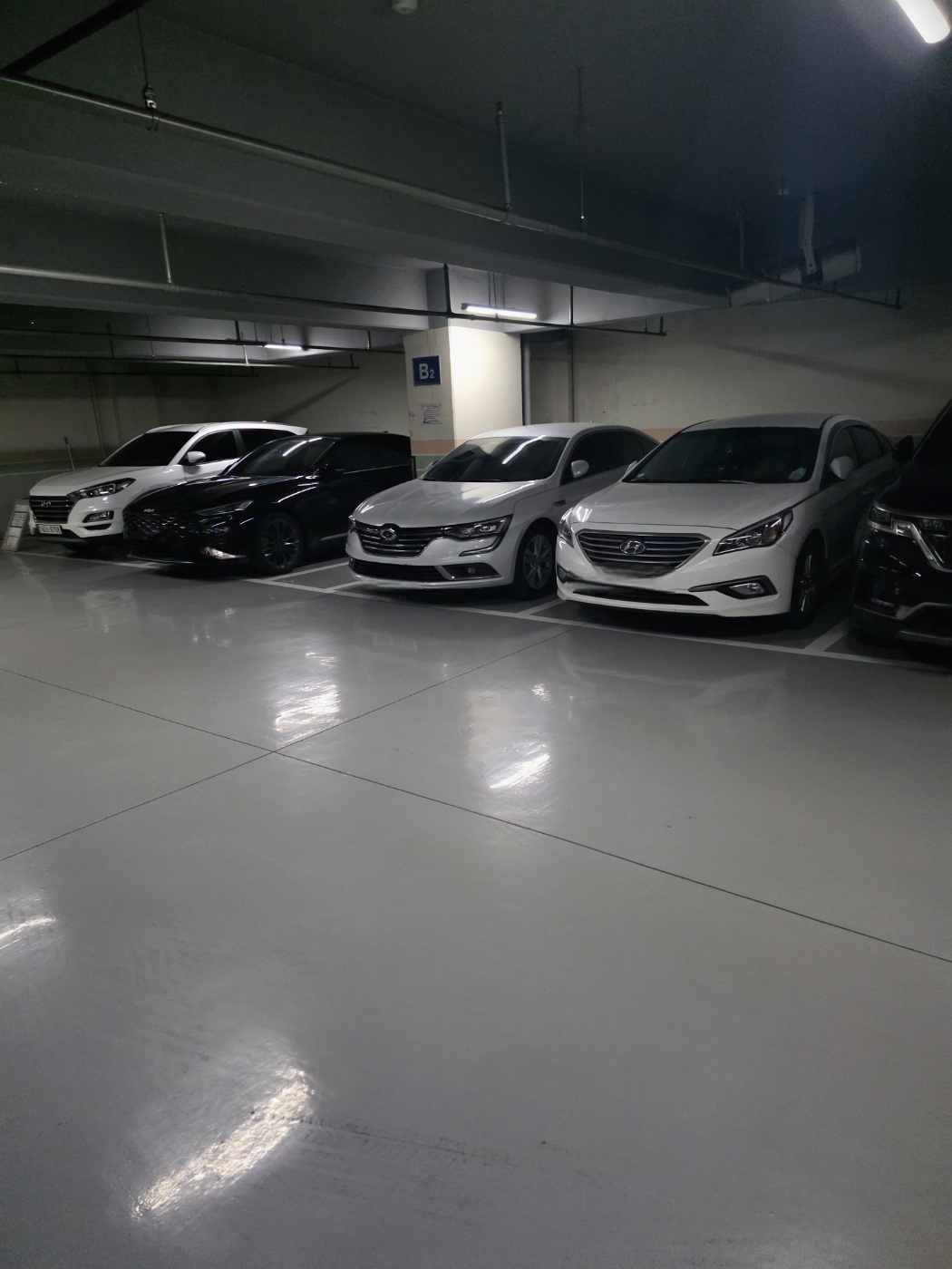 주차-공간이-쾌적합니다.