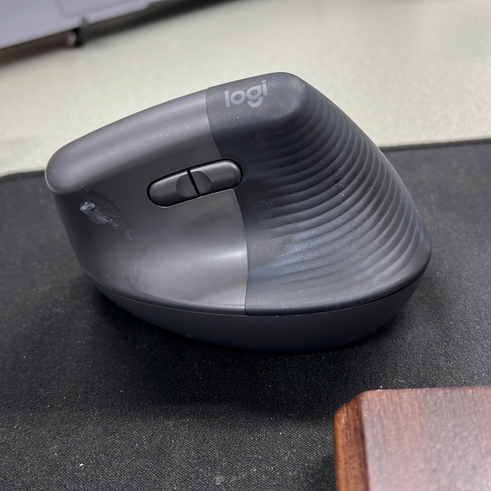 로지텍 인체공학 버티컬 마우스 LIFT