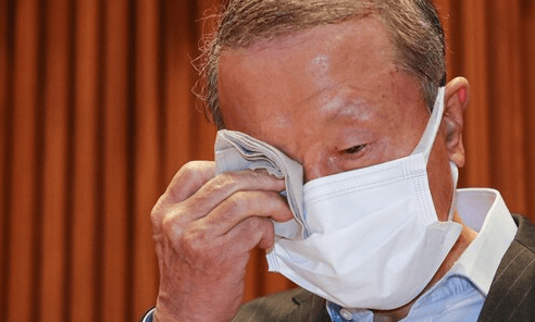 눈물을-흘리는-남양유업-홍원식-회장