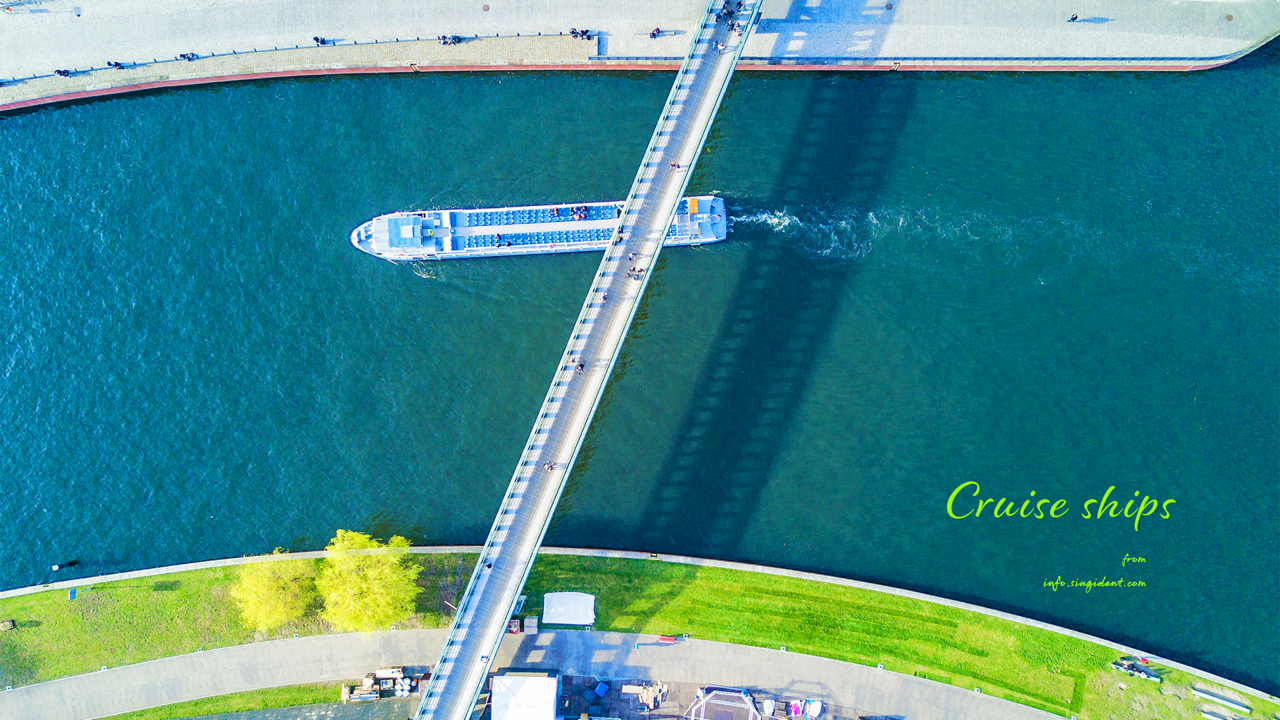 04 다리 밑을 지나는 유람선 C - Cruise ships 여름배경화면