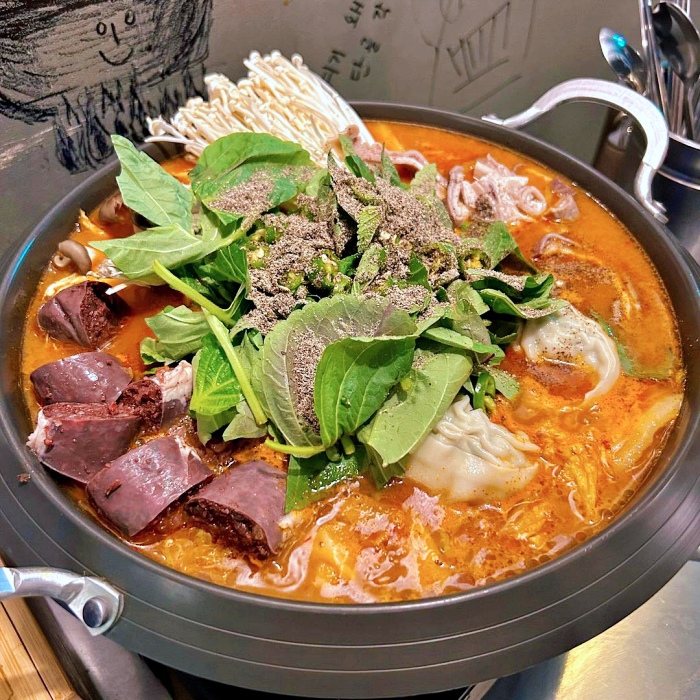 2TV 생생정보 홍대 순대 만두 곱창 전골 맛집