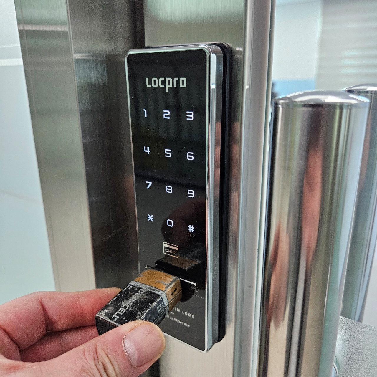 학교 교사실 손 끼임 방지 세이프 도어 샤시문 도어락 디지털 전자 번호키 설치