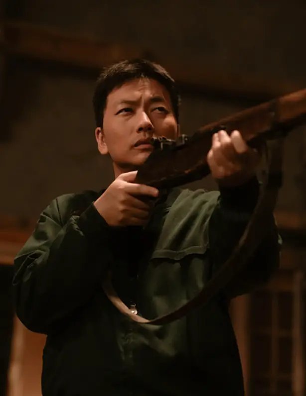 수사반장-검은쟈켓 장총을 들고 조준중인 이동휘