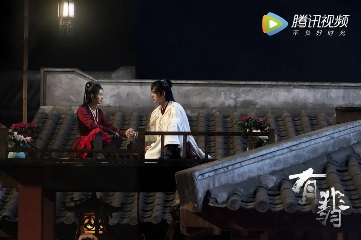 주점에서-술마시며-대화나누는-주비와-사윤-조려영-왕이보-주연의-중드유비-이미지